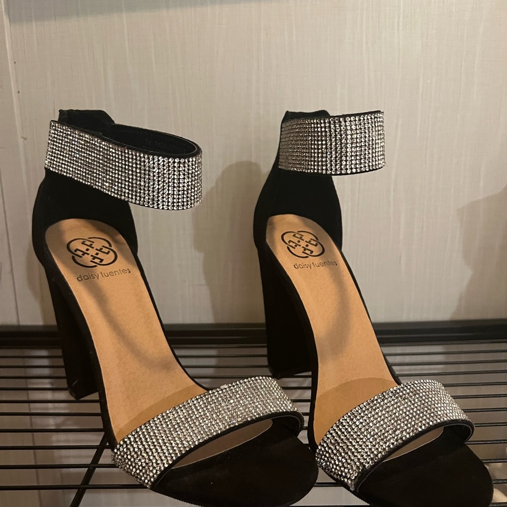 Daisy Fuentes Black and Silver Women's Heels